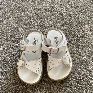 Baby size 5 white leather footmates Ariel sandals